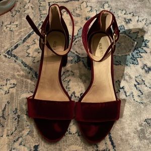 Old navy womens size 7 maroon velvet block heel.
